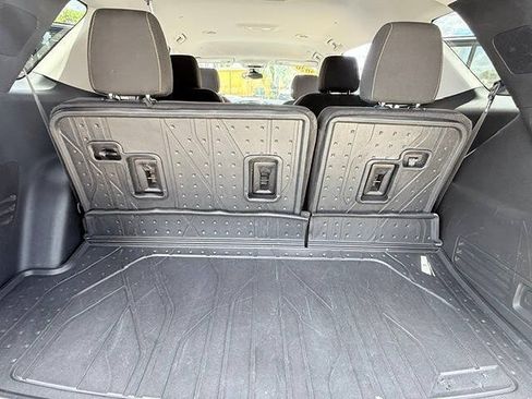 Used 2020 Chevrolet Traverse LT FWD image 19