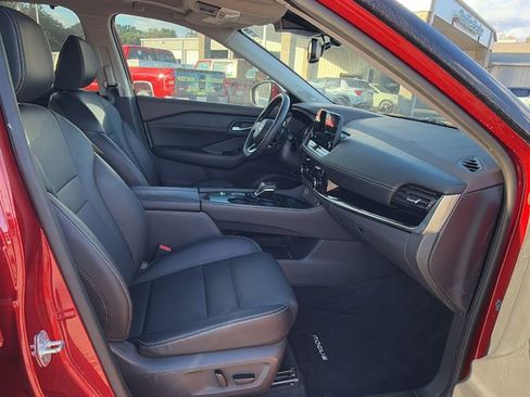 Used 2023 Nissan Rogue SL w/ SL Premium Package image 24