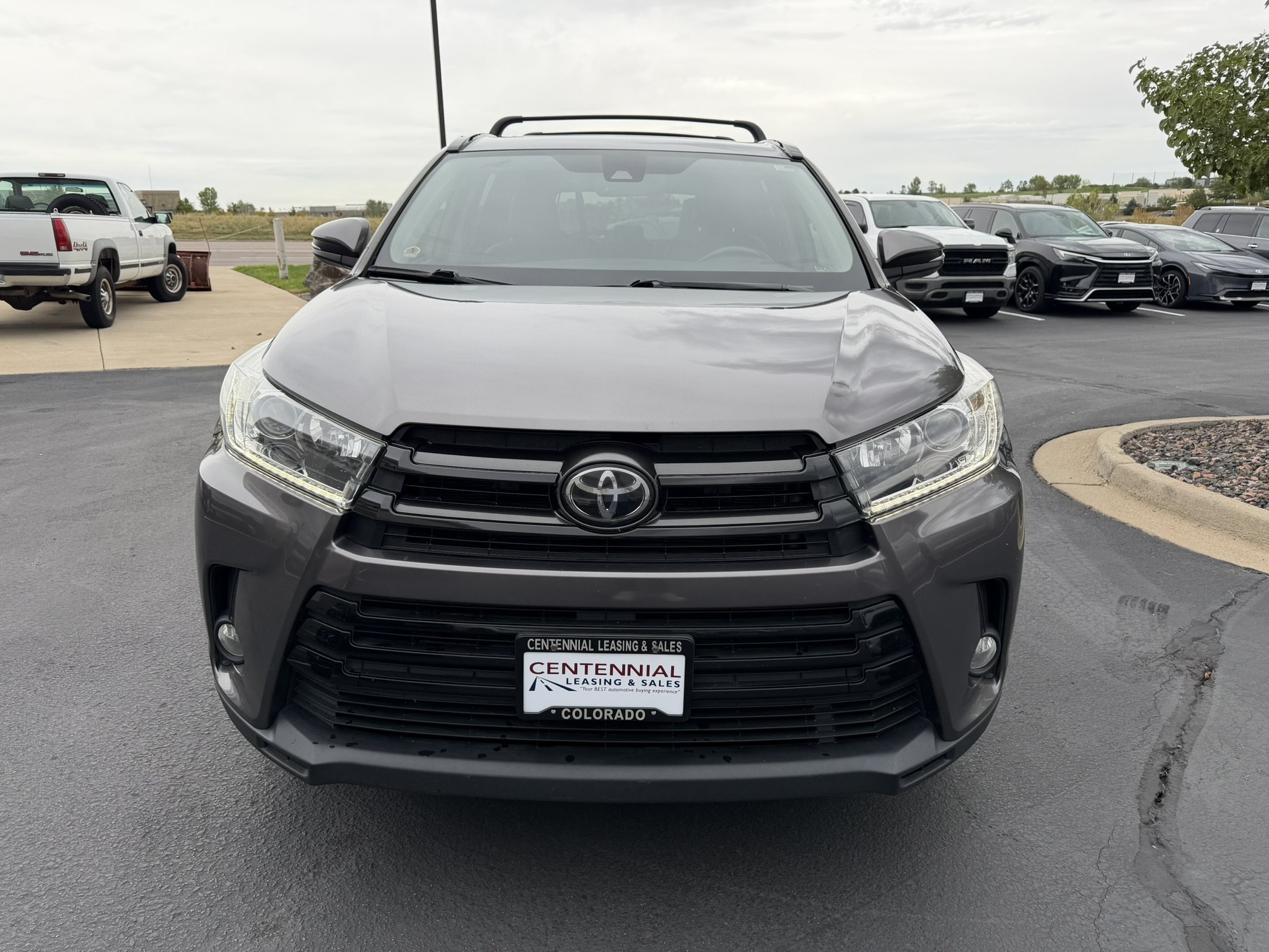 Used 2018 Toyota Highlander SE AWD/4WD image 2