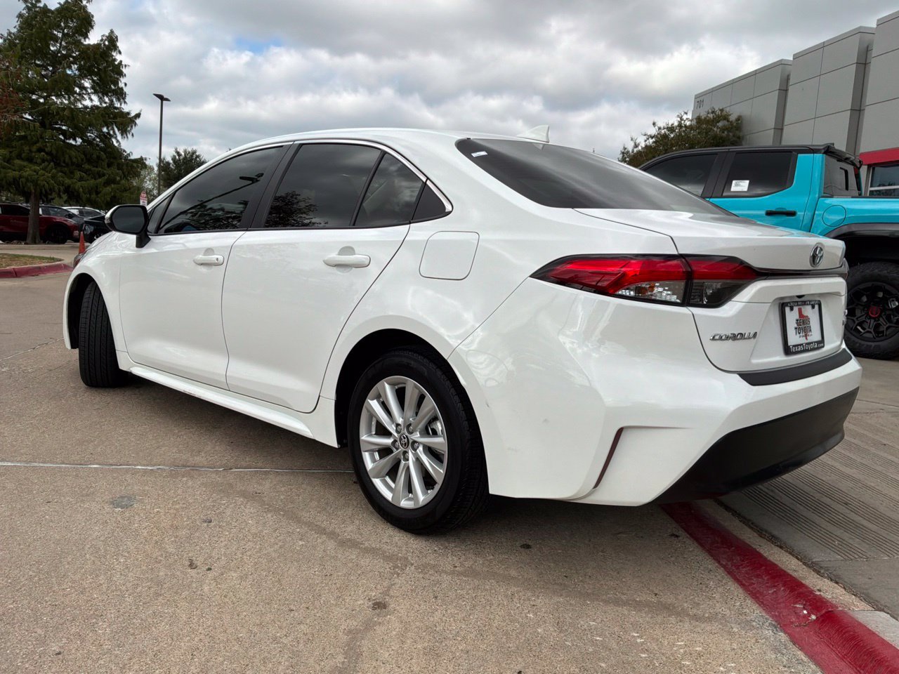 Used 2023 Toyota Corolla XLE FWD image 8