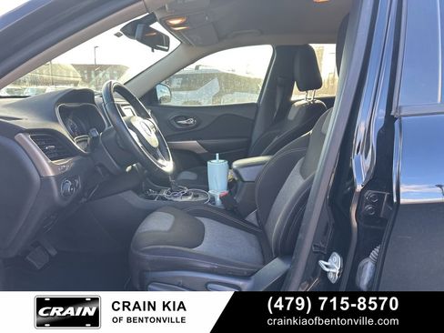 Used 2018 Jeep Cherokee Latitude w/ Altitude Package image 13