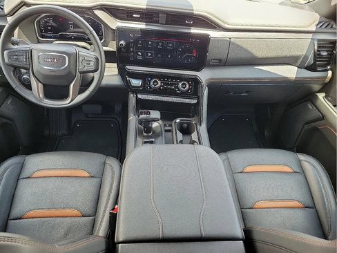 Used 2024 GMC Sierra 1500 AT4 w/ Technology Package AWD/4WD image 11