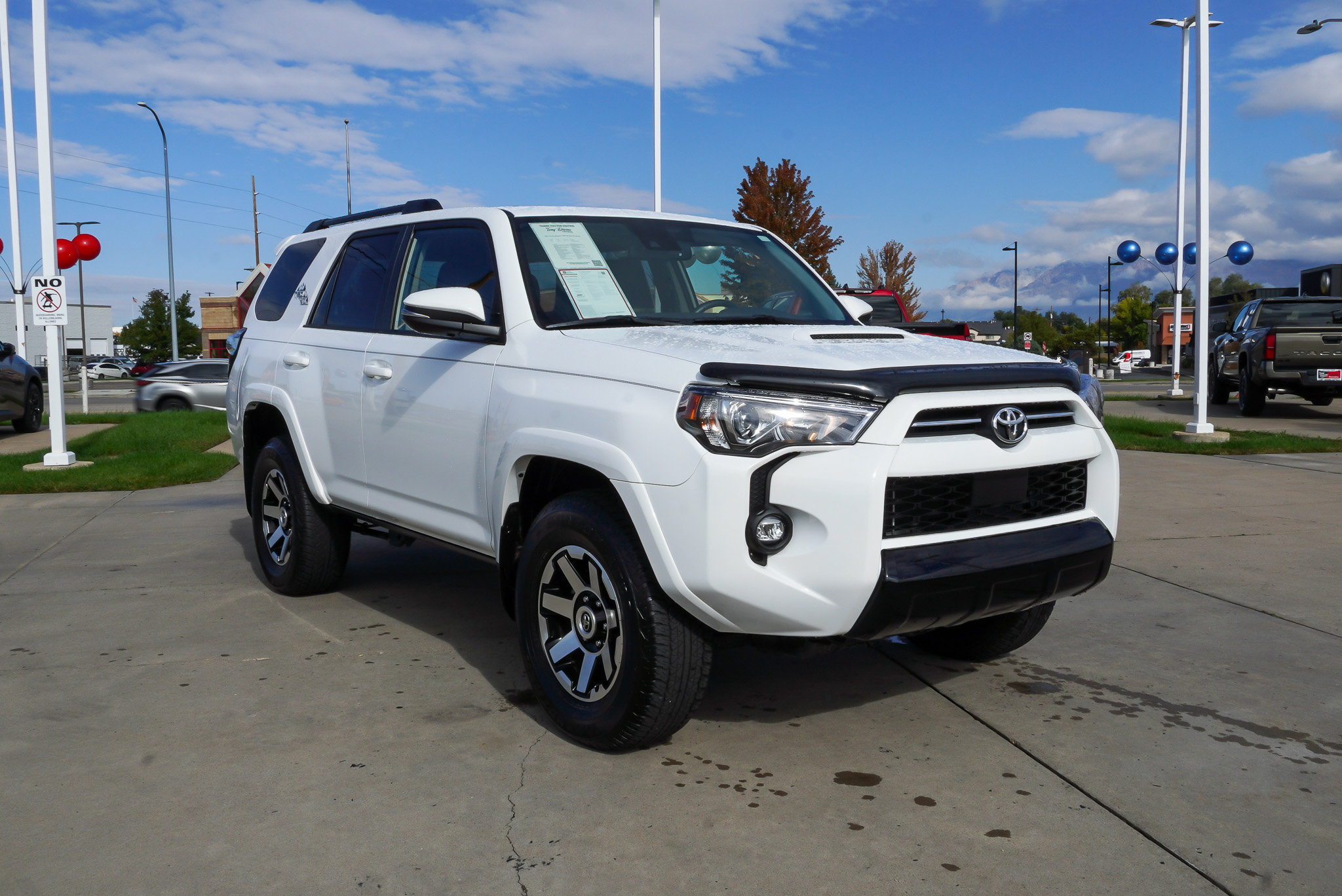 Certified 2024 Toyota 4Runner TRD Off-Road Premium w/ Moonroof Package AWD/4WD image 2