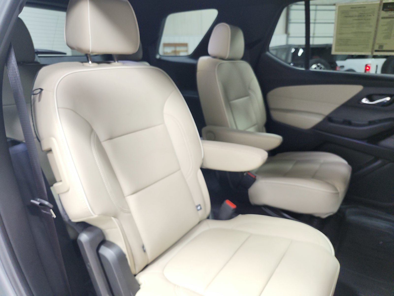 Used 2023 Chevrolet Traverse Premier FWD image 45