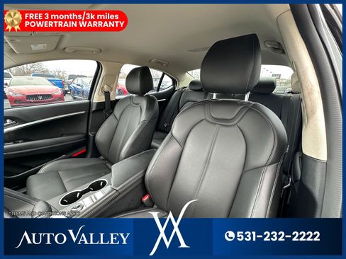 Used 2025 Genesis G70 2.5T image 14