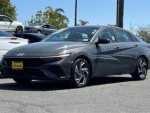 Certified 2025 Hyundai Elantra Sport image 8