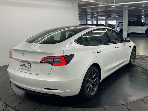 Used 2023 Tesla Model 3 Standard Range image 4