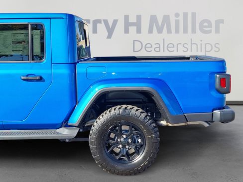 New 2025 Jeep Gladiator High Tide image 4