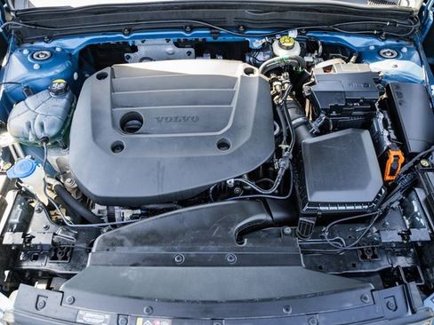 Certified 2023 Volvo XC40 B5 Plus w/ Driver Assist Package image 19