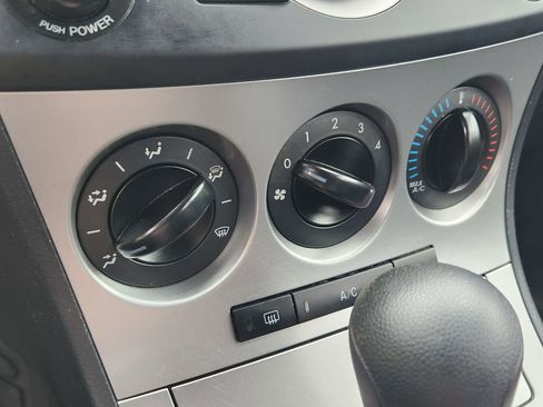 Used 2011 MAZDA MAZDA3 i Touring FWD image 10