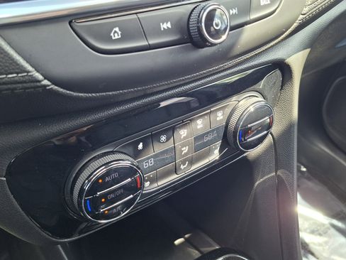 Used 2022 Buick Encore GX Essence w/ Sport Touring Package FWD image 15