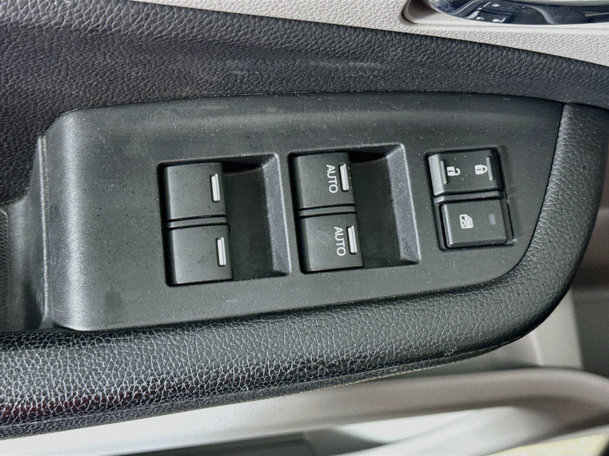 Used 2016 Honda Pilot Touring image 16