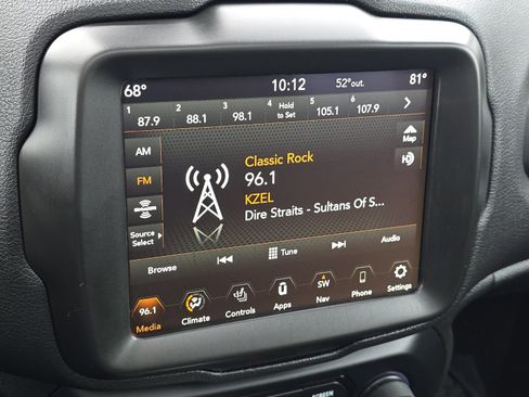 Used 2023 Jeep Renegade Latitude w/ Sun/Sound Group image 17