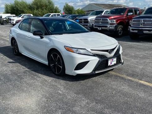 Used 2020 Toyota Camry XSE FWD image 3