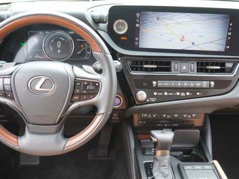 Used 2022 Lexus ES 300h Ultra Luxury w/ Accessory Package 2 FWD image 31