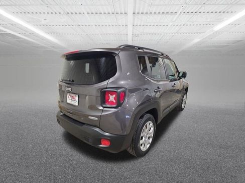 Used 2018 Jeep Renegade Latitude w/ Cold Weather Group image 6