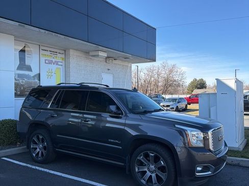 Used 2016 GMC Yukon Denali image 3