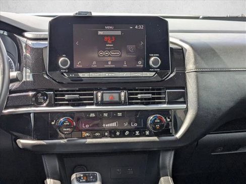 Used 2025 Nissan Pathfinder SV image 14