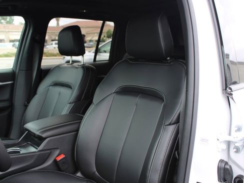 New 2026 Jeep Grand Cherokee Limited w/ Limited Altitude Package image 18