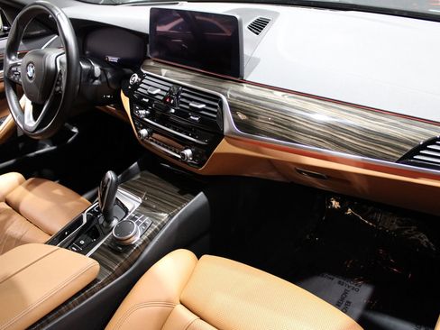 Used 2021 BMW 530i w/ Premium Package RWD image 31