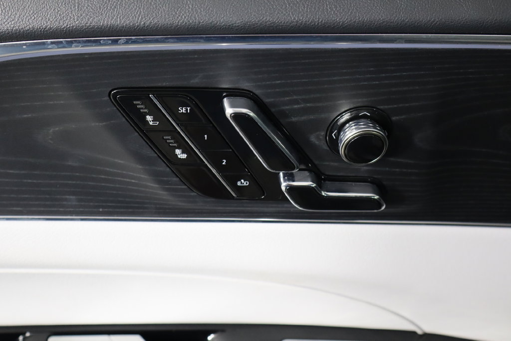 Used 2024 Cadillac Lyriq Luxury AWD/4WD image 19