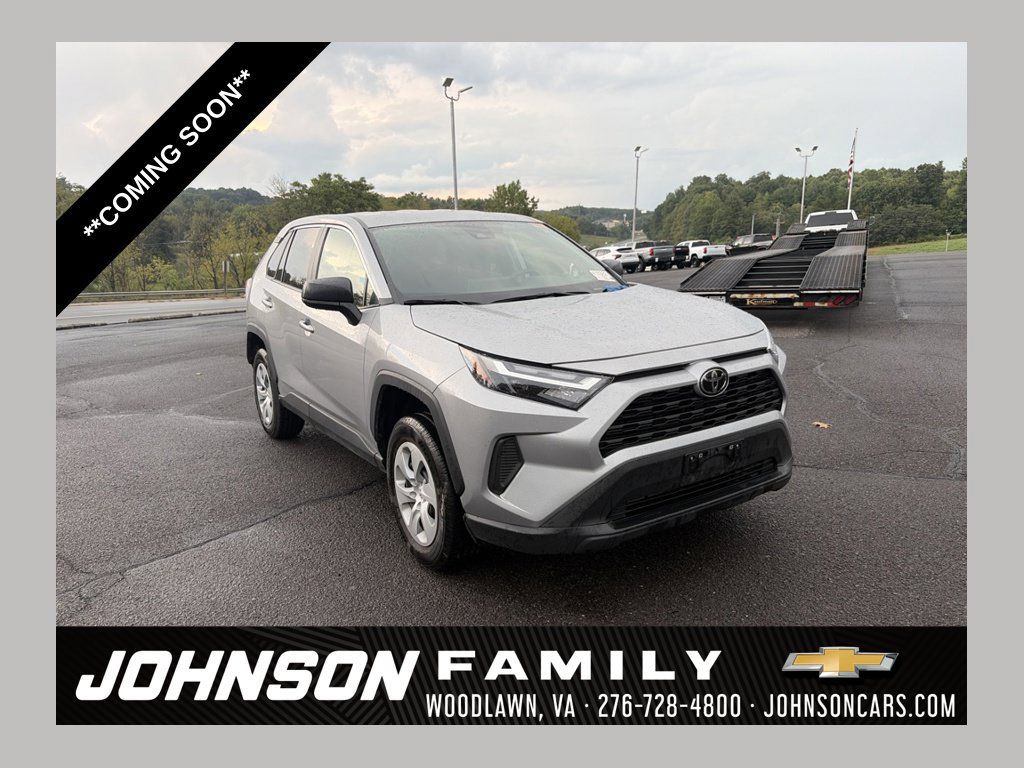 Used 2025 Toyota RAV4 LE AWD/4WD image 1