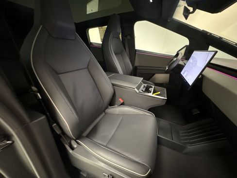Used 2025 Tesla Cybertruck AWD Crew Cab image 29