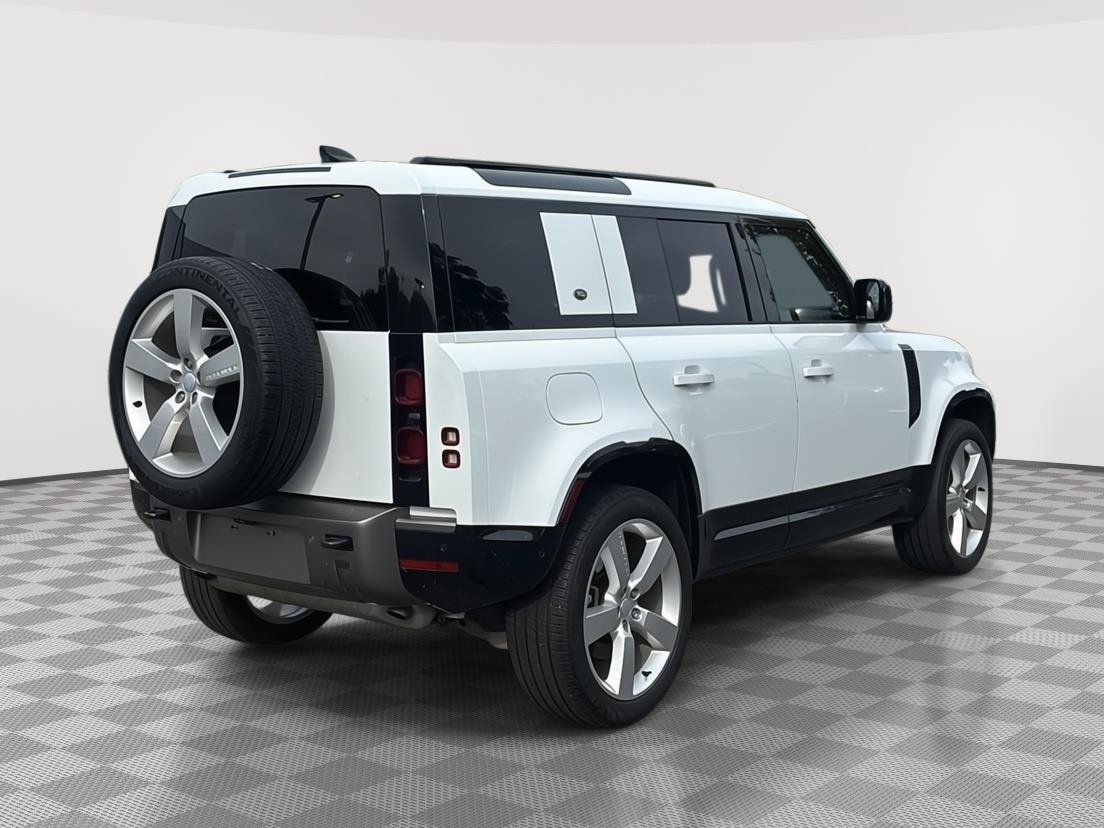 Used 2024 Land Rover Defender 110 X-Dynamic SE AWD/4WD image 5