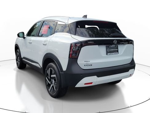 Certified 2026 Nissan Kicks SV FWD image 5