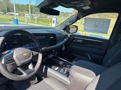 New 2026 Chevrolet Suburban LS image 13