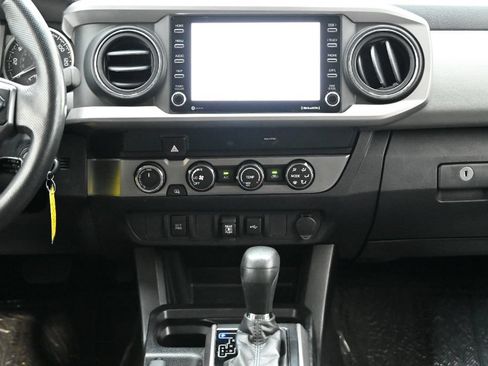 Used 2020 Toyota Tacoma SR5 AWD/4WD image 29
