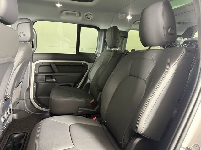 New 2026 Land Rover Defender 130 X-Dynamic SE AWD/4WD image 24