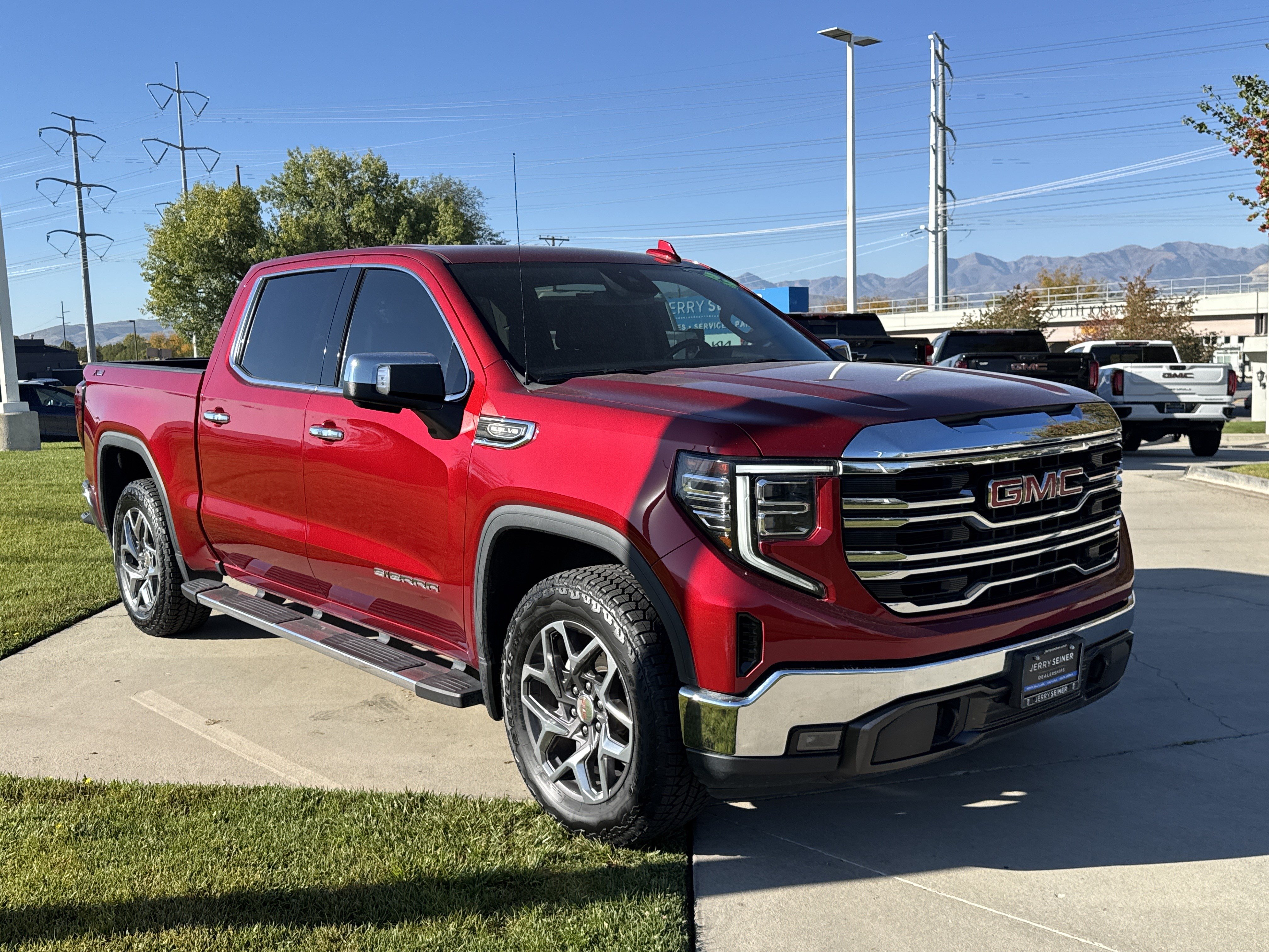 Used 2022 GMC Sierra 1500 SLT w/ SLT Convenience Package AWD/4WD image 7
