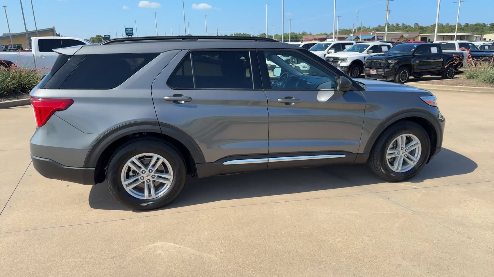Used 2024 Ford Explorer XLT w/ Equipment Group 202A RWD image 8