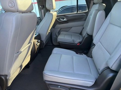 Used 2021 GMC Yukon SLT w/ SLT Premium Package image 14