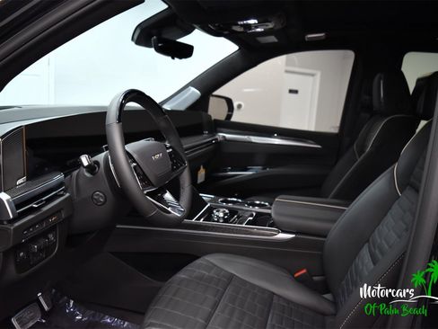 Used 2026 Cadillac Escalade V w/ LPO, ONYX Package image 18