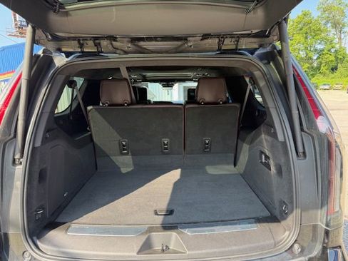 Used 2022 Cadillac Escalade ESV Sport Platinum w/ LPO, ONYX Package image 18