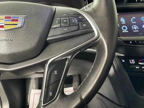 Used 2017 Cadillac XT5 Luxury w/ Driver Awareness Package FWD image 16