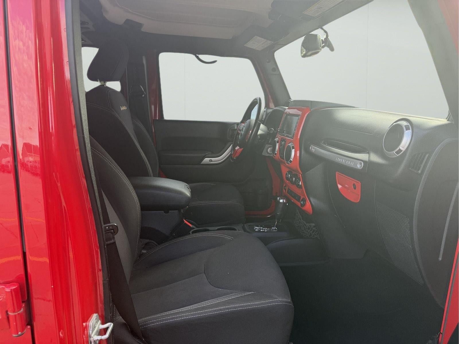 Used 2013 Jeep Wrangler Unlimited Sahara w/ Connectivity Group AWD/4WD image 18