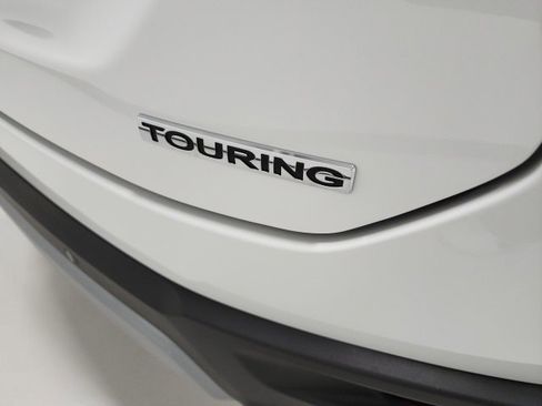 Used 2025 Honda Pilot Touring image 8