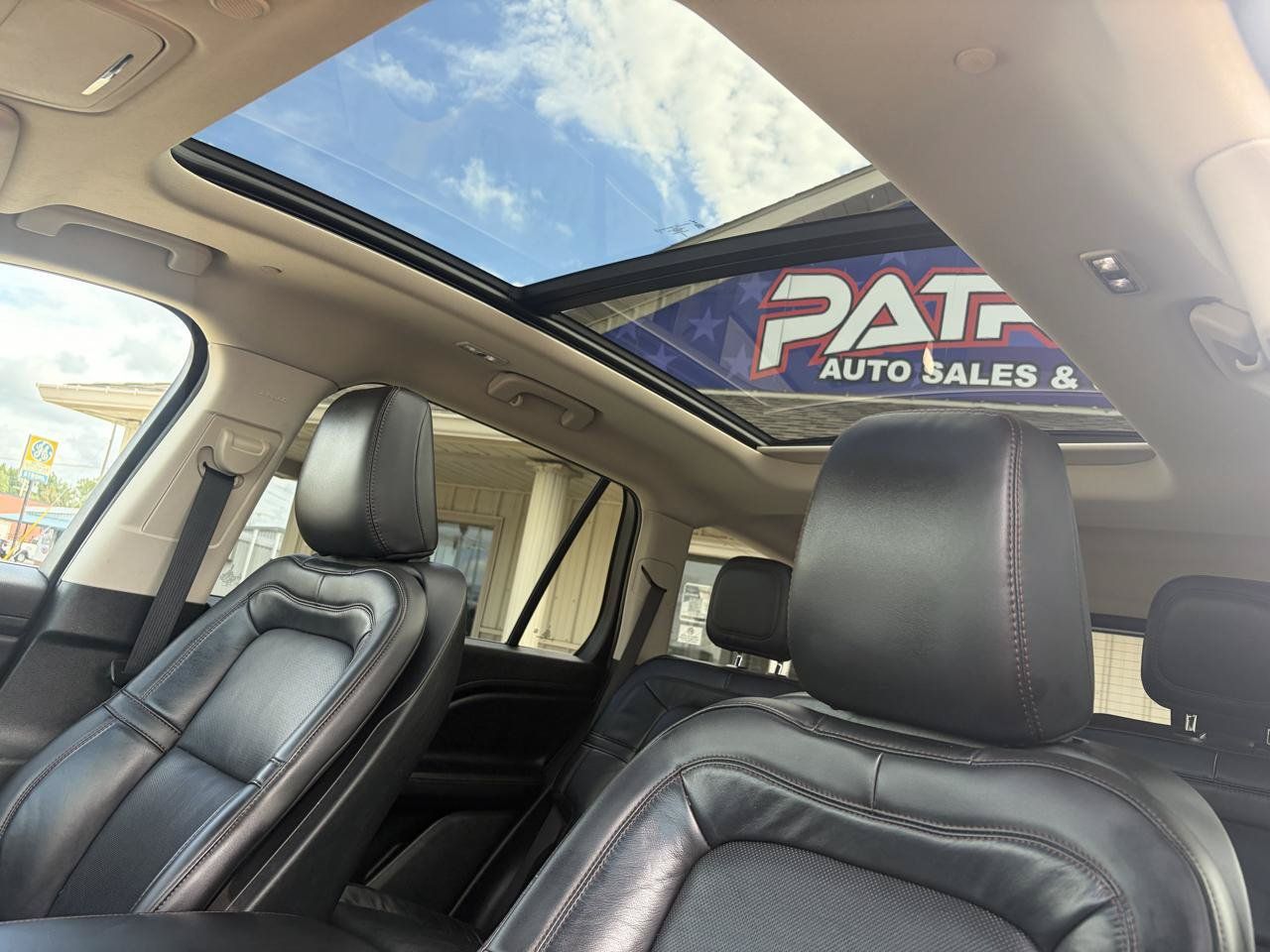 Used 2023 Lincoln Aviator Reserve w/ Class IV Trailer Tow Package AWD/4WD image 21