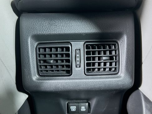 Used 2025 Toyota Camry SE image 27