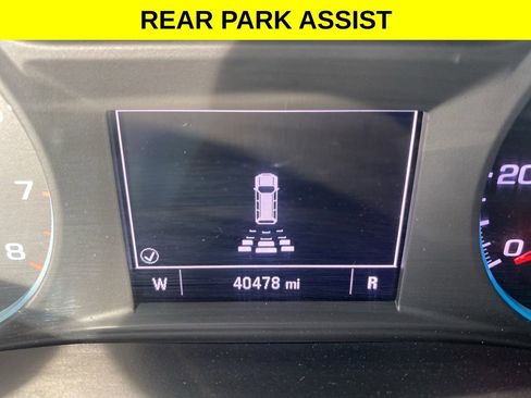 Used 2023 Chevrolet Traverse LT image 16