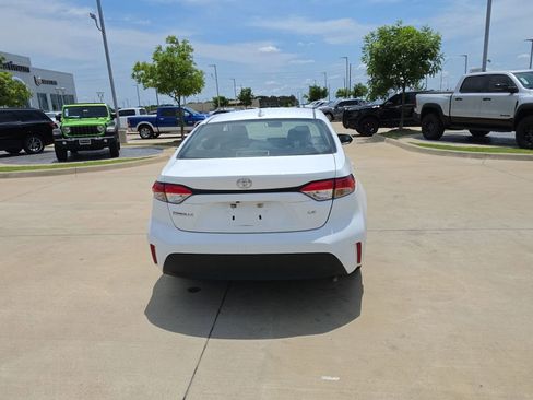 Used 2024 Toyota Corolla LE FWD image 4
