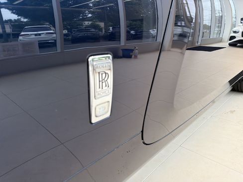 Certified 2018 Rolls-Royce Dawn RWD image 37
