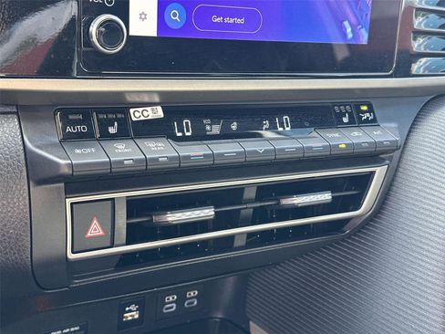 Used 2025 Toyota Camry SE w/ Convenience Package image 28