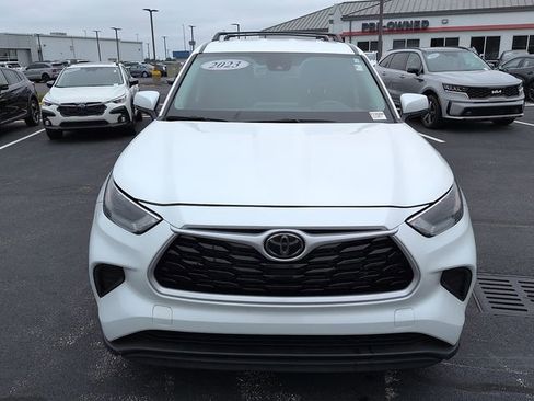 Used 2023 Toyota Highlander L FWD image 2