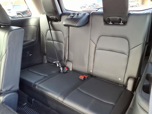 Used 2022 Nissan Pathfinder SL w/ SL Black Package image 11