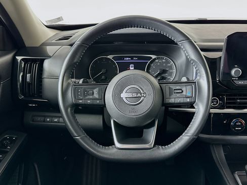 Used 2023 Nissan Pathfinder SV w/ SV Premium Package AWD/4WD image 18