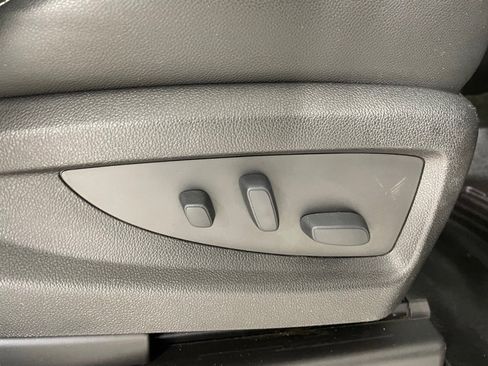 Used 2017 GMC Yukon SLT image 32